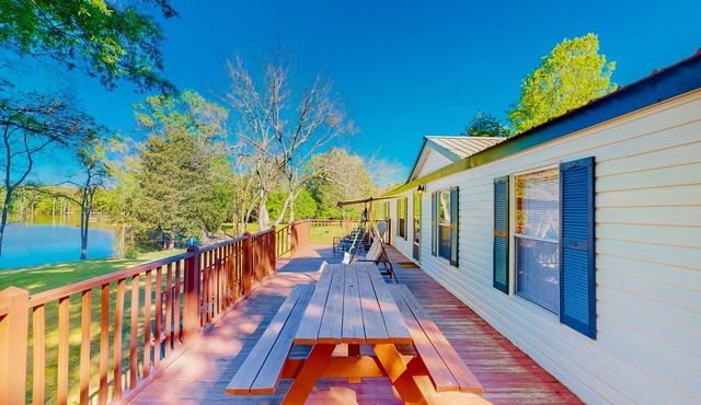 Lakefront home with deck, grill, boat ramp & dock - snowbird-friendly