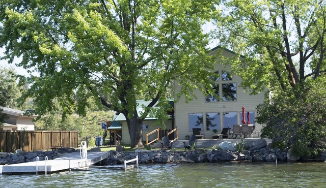Lakefront home with Dock and lagoon access in Bigfork