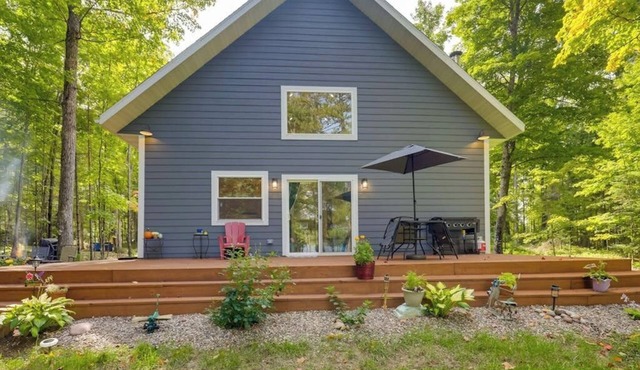 Lakefront home with, dock, kayaks, paddle boards, fire pit & more