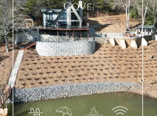 Lakefront Home with Dock & Kayaks