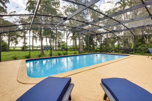 Lakefront Home with Hot Tub and Dock in Orlando!