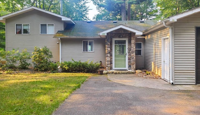 Lakefront home with large patio, fire pit, W/D & WIFI
