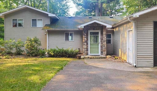Lakefront home with large patio, fire pit, W/D & WIFI