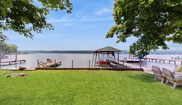 Lakefront home with large deck, dock, kayak, & gorgeous views