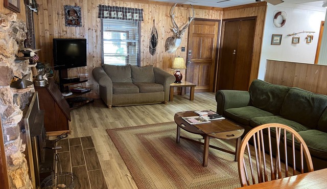 Lakefront Home with Onsite Boat Launch! Great Fishing! Very Relaxing!