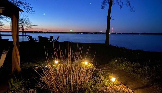 Lakefront home with patio, dock , kayaks , fire-pit a perfect family getaway!