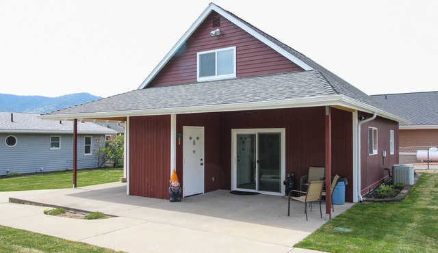 Lakefront home with patio, lake views & shared dock access