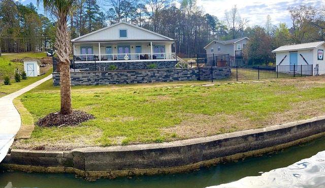 Lakefront Home with Pool on Lake Sinclair Perfect for Large Groups