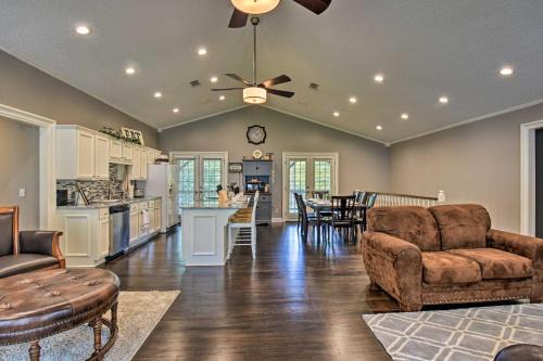 Lakefront Home with Private Dock in Hot Springs!