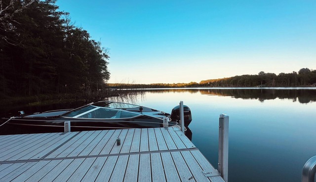 Lakefront home with private dock! Family owned and loved. ❤️ Beautiful Smoky Lake