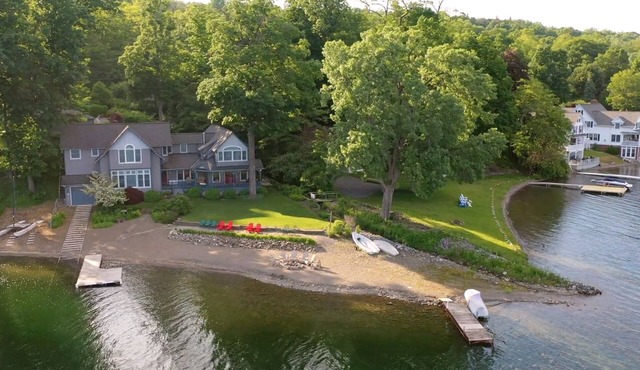 Lakefront Home with Spectacular Views, Sleeps 18!