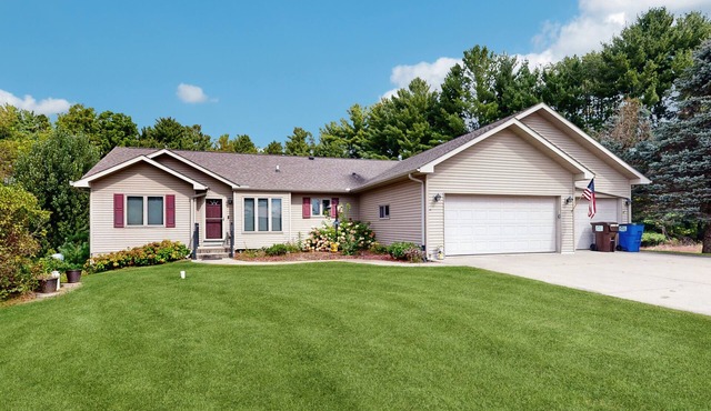 Lakefront home with grill, firepit, pool table, & jetted tub