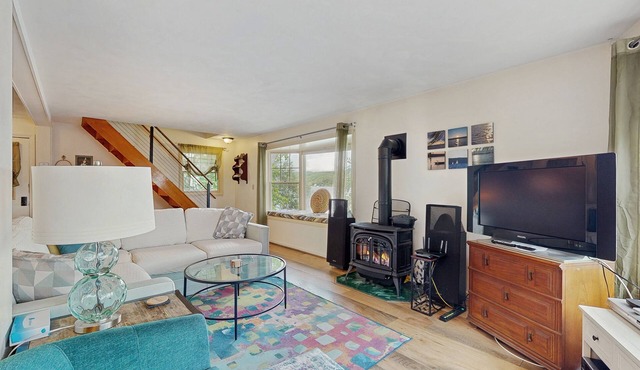 Lakefront home with private deck, kayak - beautiful sunsets