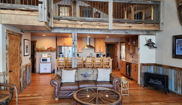 Lakefront home with wraparound deck, modern appliances, WiFI & dog-friendly