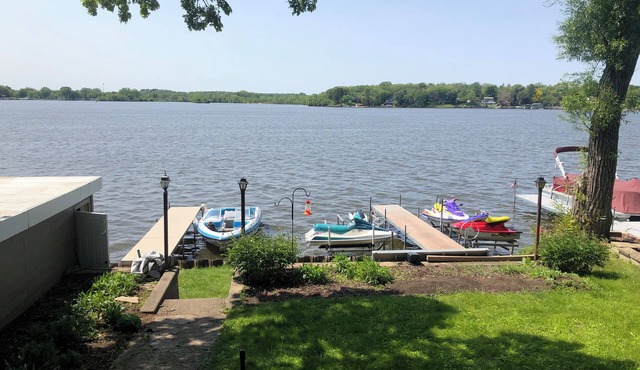 Lakefront home Wonder Lake IL - Close to Lake Geneva and Twin Lakes Wi