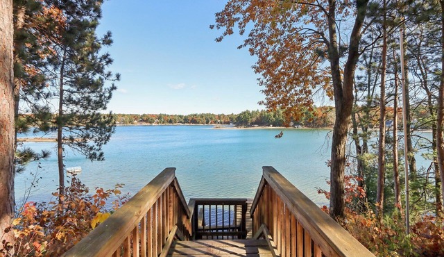 Lakefront! Hot Tub & Arcades! Amazing Fishing!