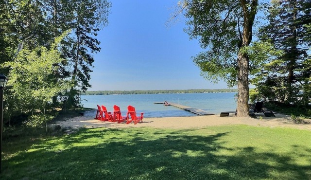Lakefront Hot Tub Cabin | 4-Season | Dock | Sleeps 8