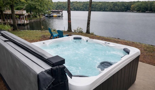 Lakefront, Hot Tub, Firepit, Dock w/Boat Slip, Pet Friendly, Kayak