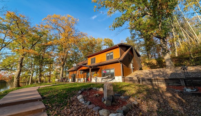 Lakefront, Hot Tub, Golf, Kayaks, ATV, Snowmobile Trails, St.Croix Casino
