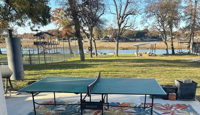 Lakefront Hot Tub-Grill-Fire Pit- McQueeney Guest House