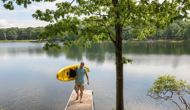 Lakefront, Hot Tub, Heated Pool, Beach, Free Boats Games, Fireplace