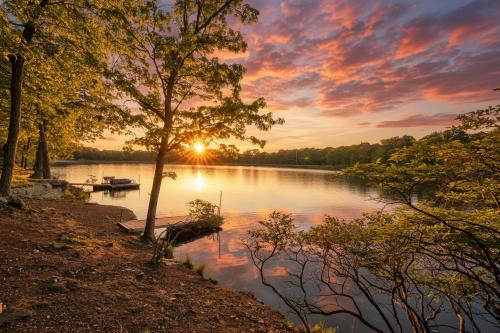 Lakefront, Hot Tub, Hiking, Pool, Pickleball, Pets