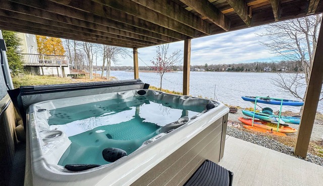 Lakefront, Hot Tub, Kayaks, Firepit, Pool Table