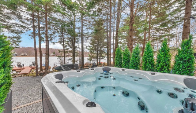 Lakefront | Hot Tub | Kayaks | High End | Peaceful