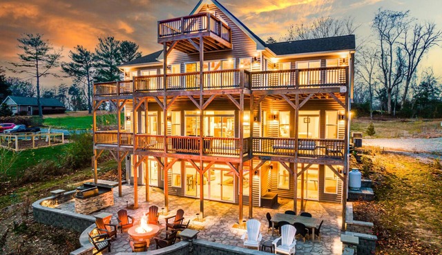 Lakefront HotTub Luxe Baths Fire Pit Retreat