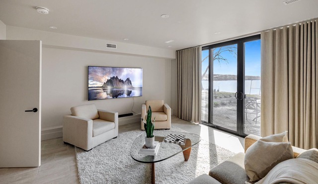 Lakefront House! 2 Large Decks + Private Yard