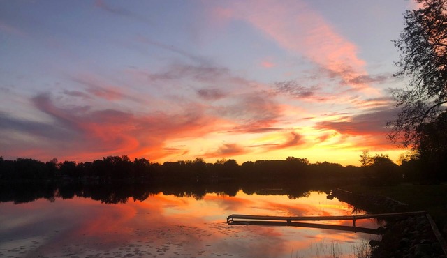 Lakefront house-6 acres of woods-Private Lake-4 miles from MIS