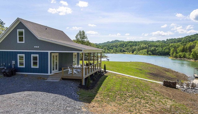 Lakefront House at Summer Breeze w/Private Dock w/Kayaks