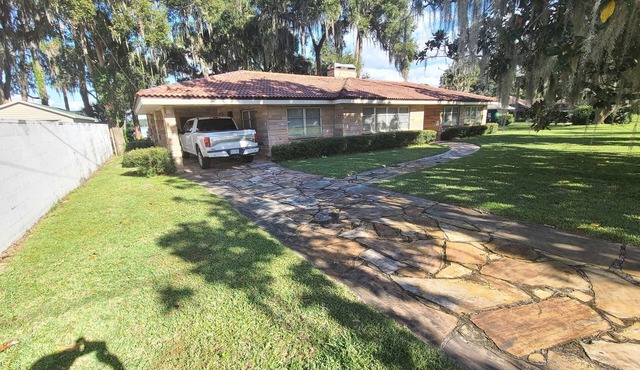 Lakefront house for rent