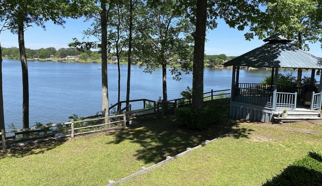 LAKEFRONT house on Lake Tuscaloosa