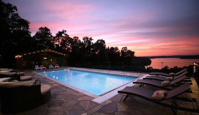 Lakefront House Sleeps 30 Heated Pool Hiking Trail 10 mins to Marina