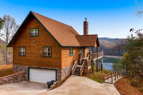 Lakefront House Sleeps 12 Hot Tub Mtn view Grill