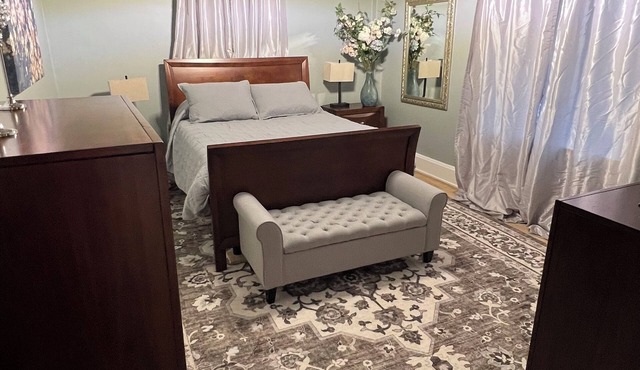 Lakefront house! SUP and Kayak use included. Near golf!