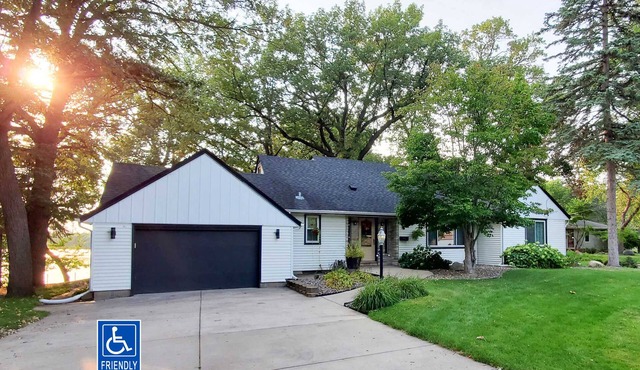 Lakefront House w/King Bed, Sauna, walk-in shower and lake access