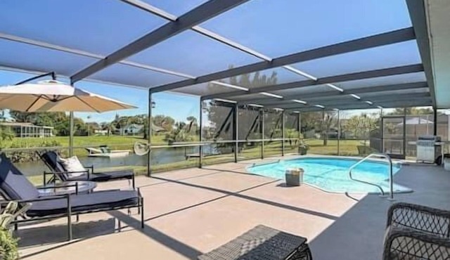 LAKEFRONT HOUSE W/HEATED POOL