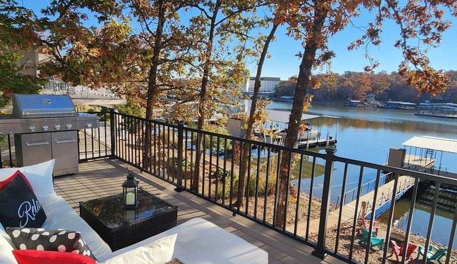 Lakefront House w/Private Dock in a Protected Cove -Swim, Kayak, Fish! MM20