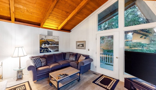 Lakefront house w/private dock, firepit, and sunset views