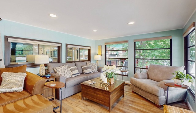 Lakefront house with kayaks, hot tub, firepit, dock - in ADK Park