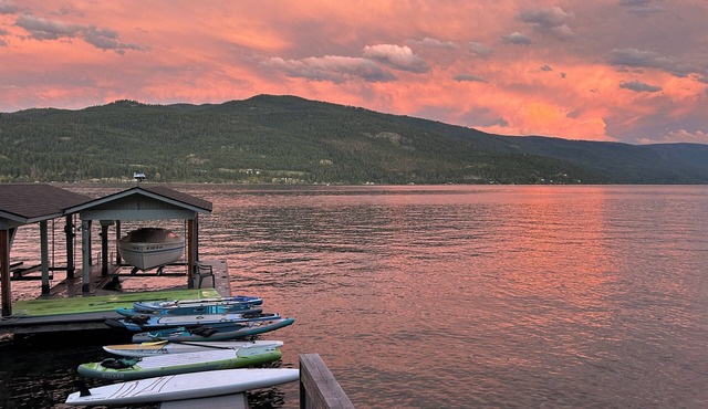 Lakefront house with boat dock, sleeps up to 10 on Flathead Lake/Woods Bay