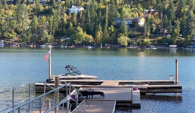 LAKEFRONT HOUSE with boat dock in TOWN and CLOSE TO 3 SKI RESORTS!