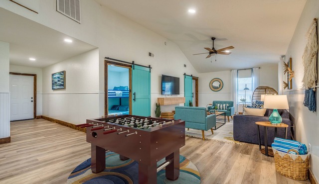 Lakefront House With Game Room & Fenced Backyard