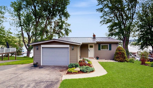 Lakefront house with private dock + near restaurants with live music