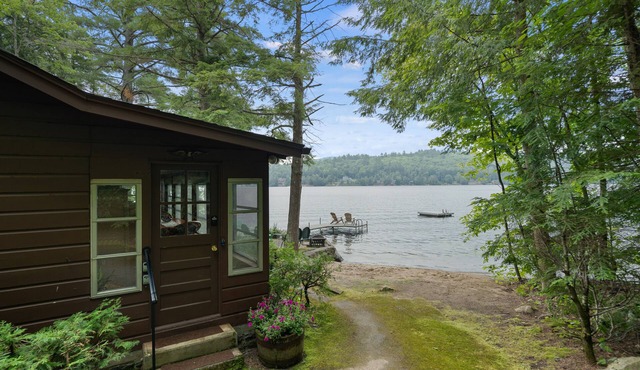 Lakefront house with dock, sandy beach, full kitchen, gorgeous views