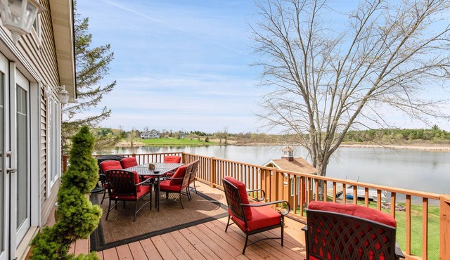 Lakefront House with Jet Ski Rentals!