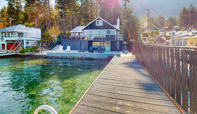 Lakefront house with washer/dryer, private dock & 2-level deck - near vineyards