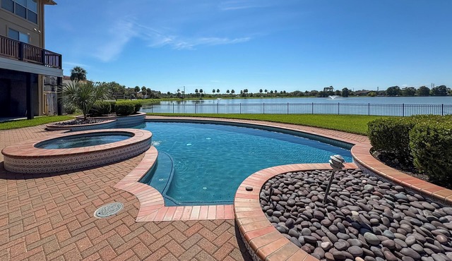 Lakefront Houston House - 1 Mi to Space Center!